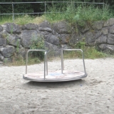 Kleines Karussel beim Wasserspielplatz