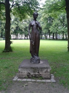Julia Statue
