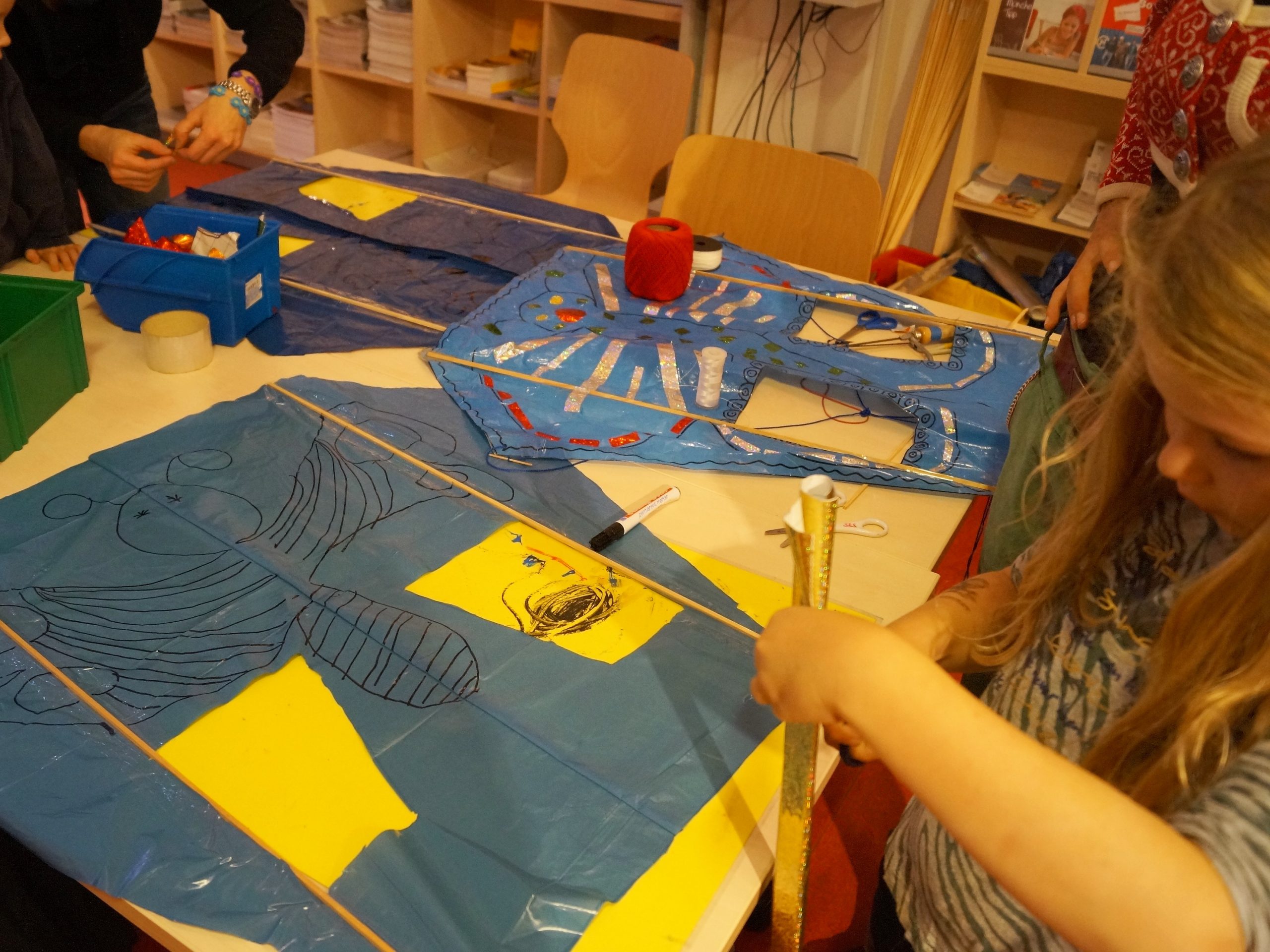 Info & Aktion im Kinderinfoladen: Drachenbau