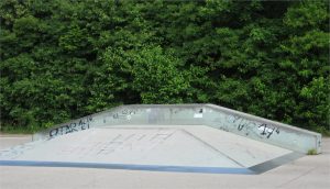 8b_Zamilapark_pyramide_mit_ledge