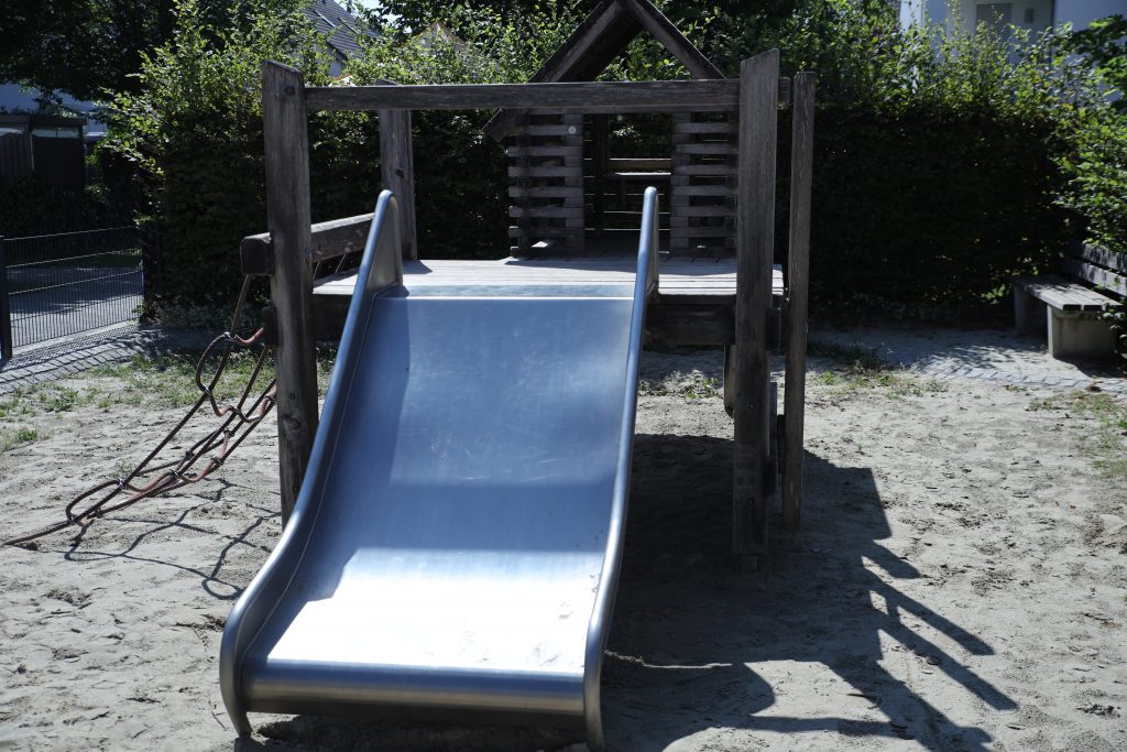 Rutsche_Spielplatz_Bally-Prell-Straße_Kai-Sitter_16_07_26 Rutsche Spielplatz Bally-Prell-Straße, Kai Sitter
